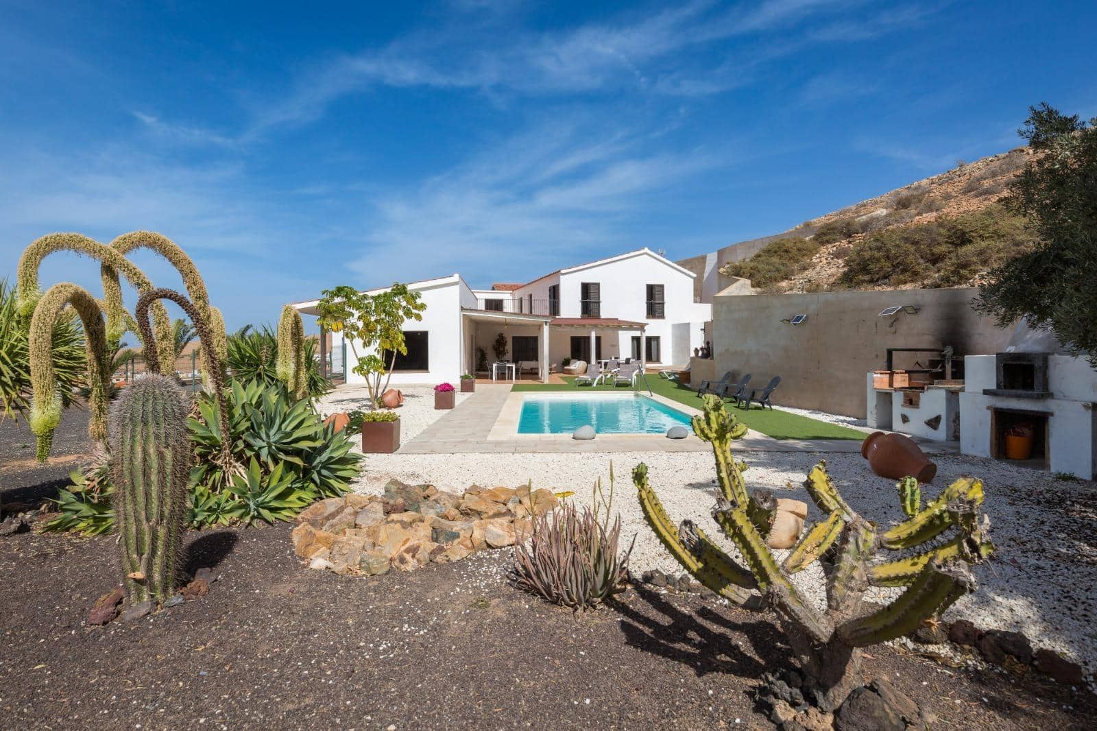 5 bedroom Villa for sale in Pajara with garage - € 990,000 (Ref: 9806663)