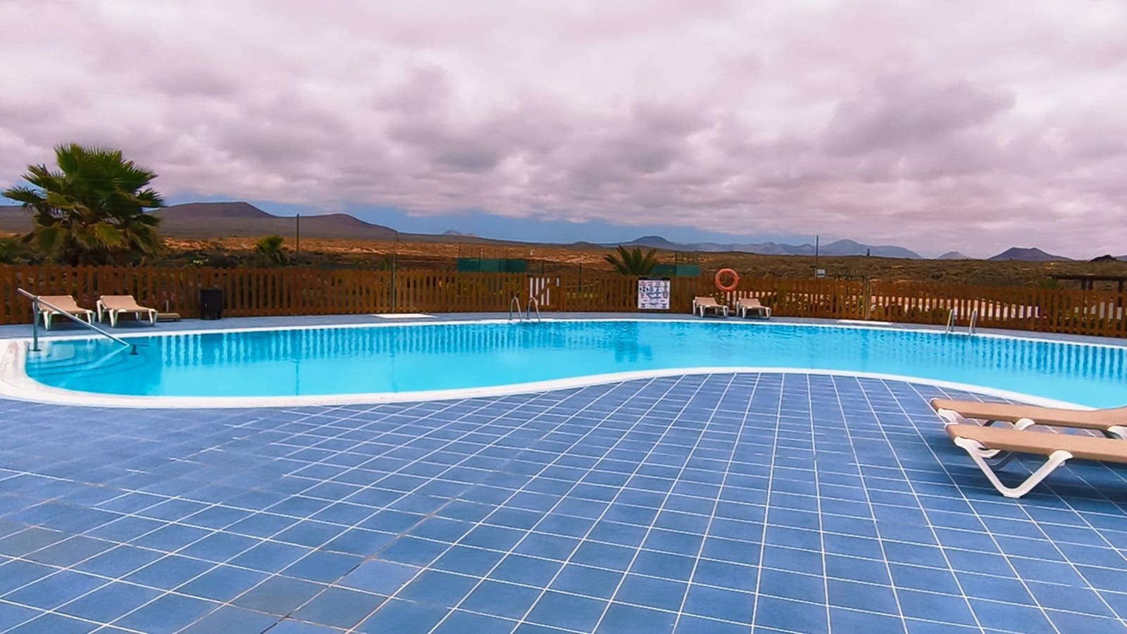 2 bedroom Villa for sale in Lajares - € 279,000 (Ref: 9871932)