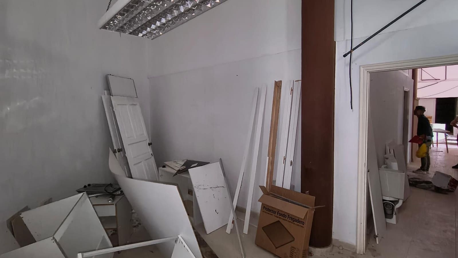 Commercial for sale in Corralejo - € 139,700 (Ref: 9876630)