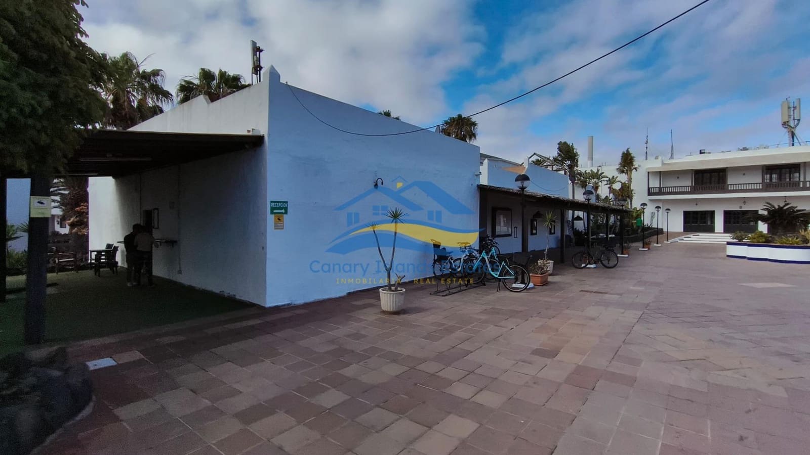 Kaupallinen myytävänä paikassa Corralejo - 295 555 € (Ref: 9879026)
