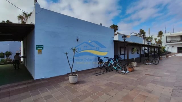 Kaupallinen myytävänä paikassa Corralejo, La Oliva - 295 555 € (Ref: 9879026)