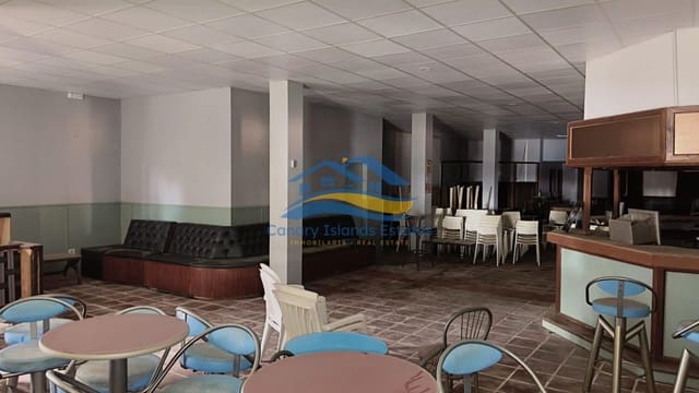 Kaupallinen myytävänä paikassa Corralejo, La Oliva - 295 555 € (Ref: 9879026)