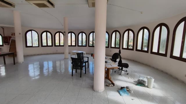 Kommersiell til salgs i Corralejo, La Oliva - € 468 035 (Ref: 9879027)