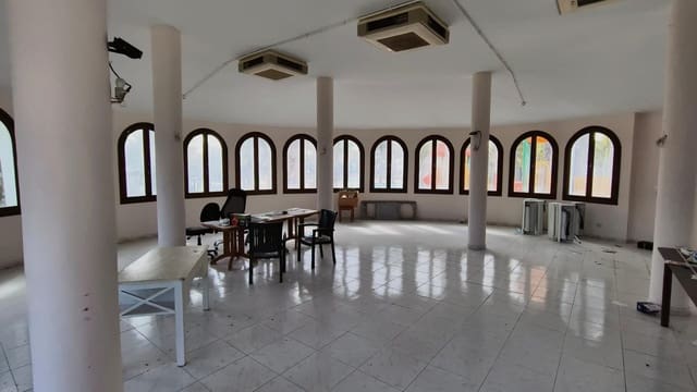 Kommersiell til salgs i Corralejo, La Oliva - € 468 035 (Ref: 9879027)