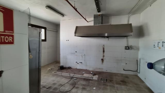 Kommersiell til salgs i Corralejo, La Oliva - € 468 035 (Ref: 9879027)