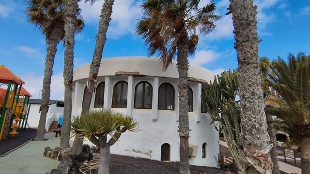 Kommersiell til salgs i Corralejo, La Oliva - € 468 035 (Ref: 9879027)