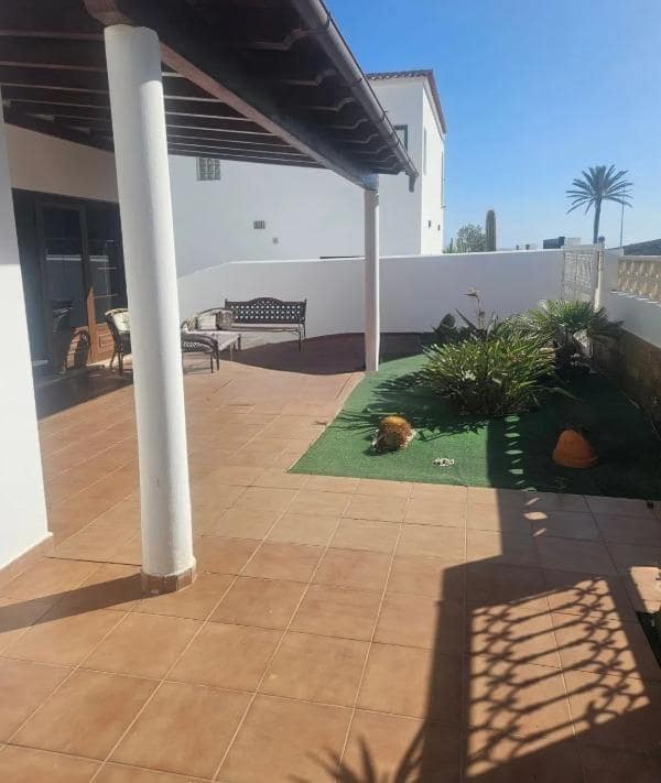 5 bedroom Villa for sale in Gran Tarajal with pool garage - € 520,000 (Ref: 9885030)