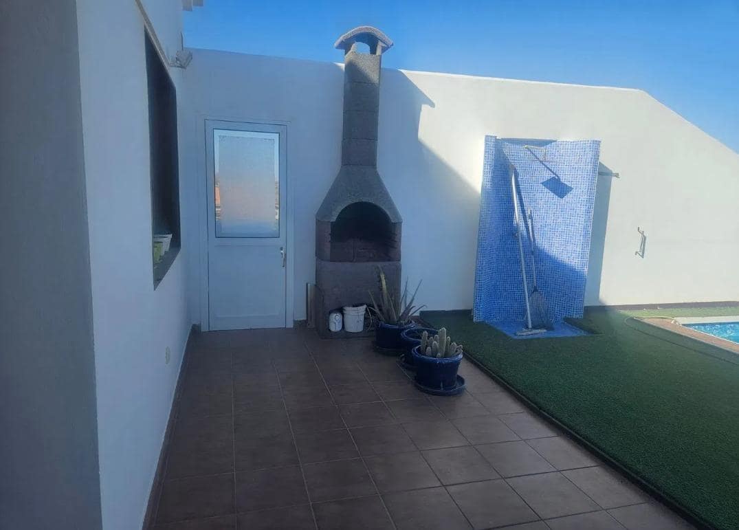 5 bedroom Villa for sale in Gran Tarajal with pool garage - € 520,000 (Ref: 9885030)