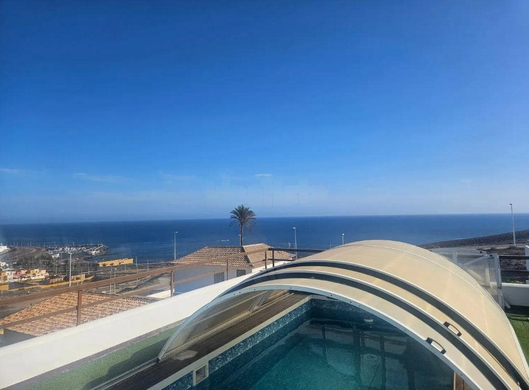 5 bedroom Villa for sale in Gran Tarajal with pool garage - € 520,000 (Ref: 9885030)