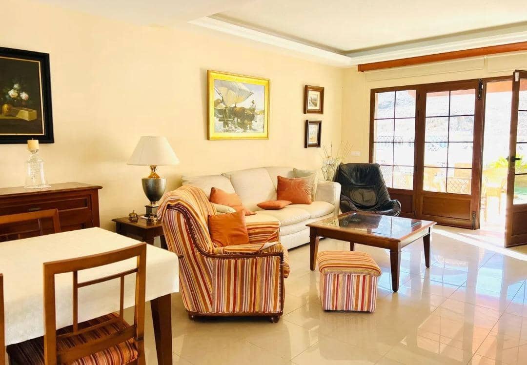 5 bedroom Villa for sale in Gran Tarajal with pool garage - € 520,000 (Ref: 9885030)
