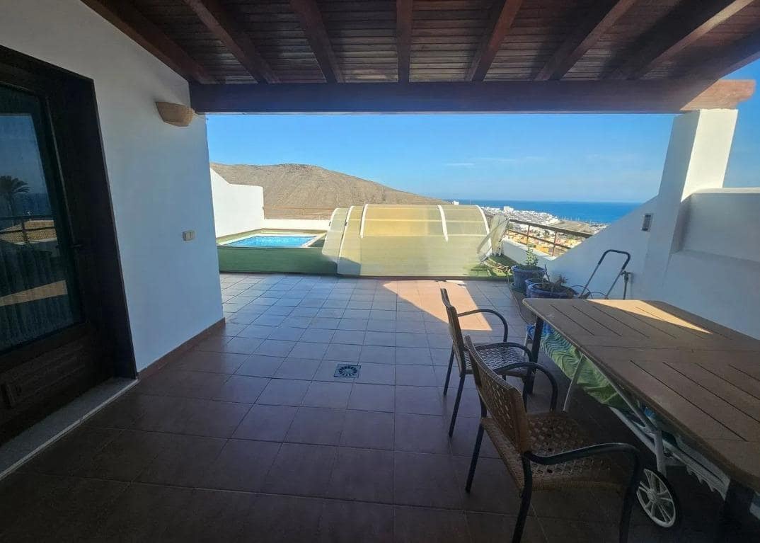 5 bedroom Villa for sale in Gran Tarajal with pool garage - € 520,000 (Ref: 9885030)