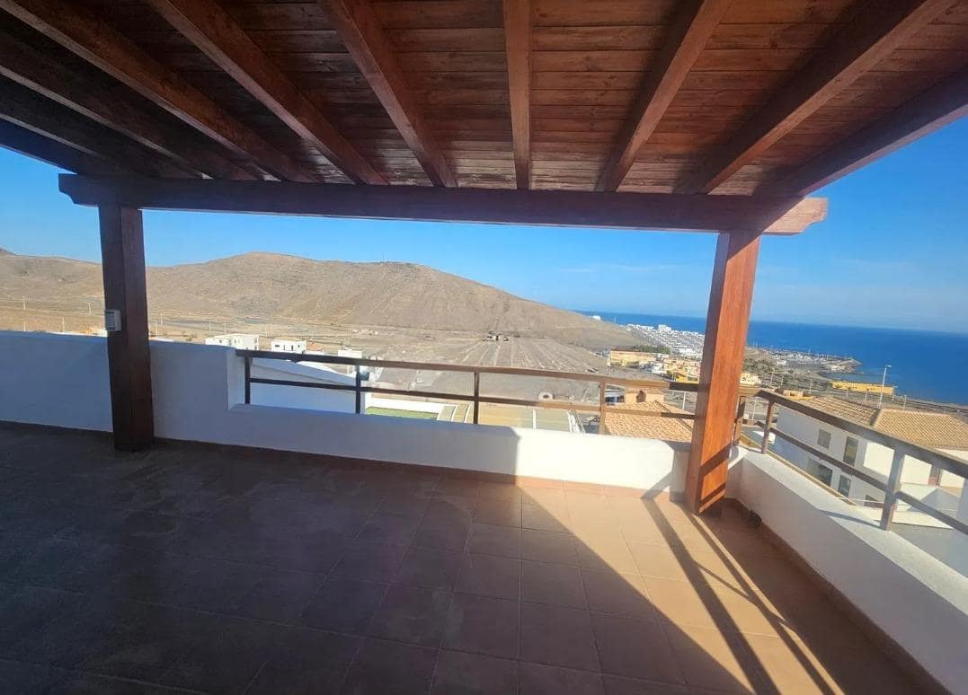 5 bedroom Villa for sale in Gran Tarajal with pool garage - € 520,000 (Ref: 9885030)