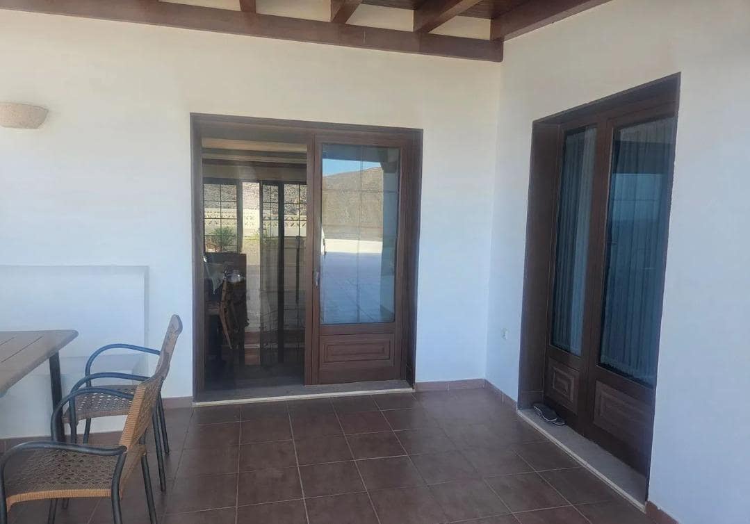 5 bedroom Villa for sale in Gran Tarajal with pool garage - € 520,000 (Ref: 9885030)