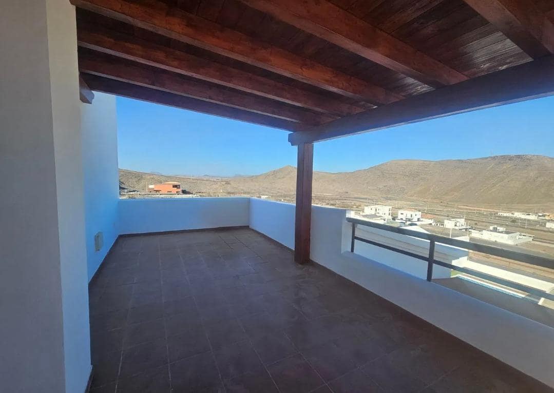 5 bedroom Villa for sale in Gran Tarajal with pool garage - € 520,000 (Ref: 9885030)
