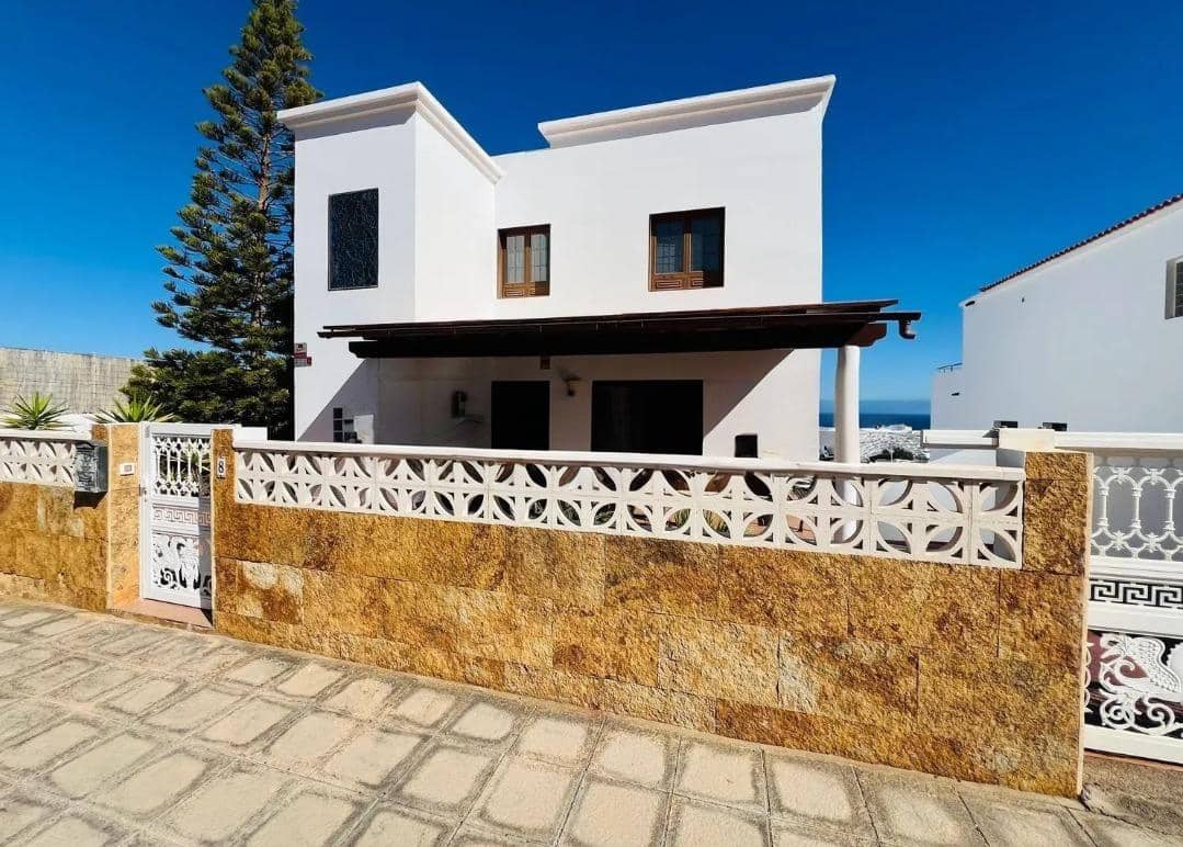 5 bedroom Villa for sale in Gran Tarajal with pool garage - € 520,000 (Ref: 9885030)
