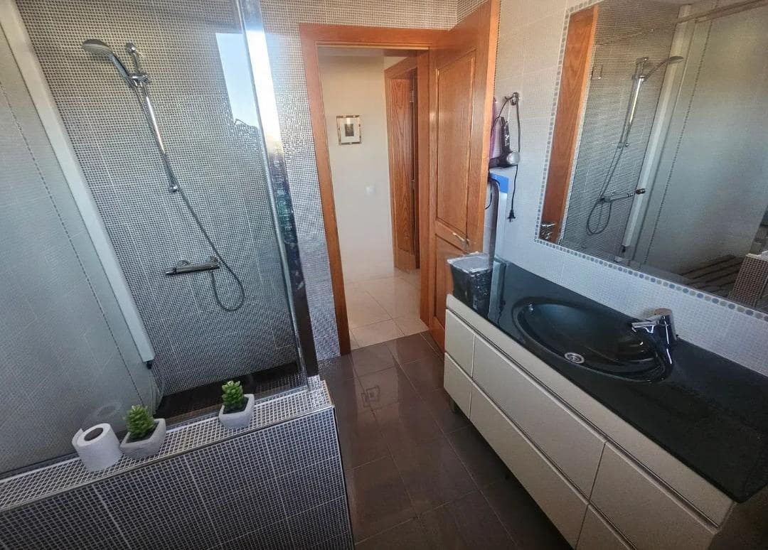 5 bedroom Villa for sale in Gran Tarajal with pool garage - € 520,000 (Ref: 9885030)