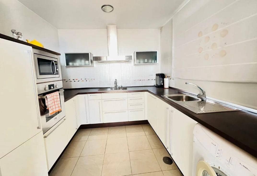 5 bedroom Villa for sale in Gran Tarajal with pool garage - € 520,000 (Ref: 9885030)