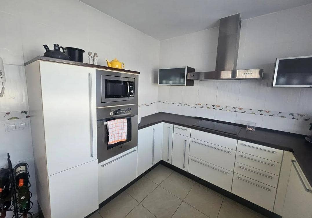 5 bedroom Villa for sale in Gran Tarajal with pool garage - € 520,000 (Ref: 9885030)