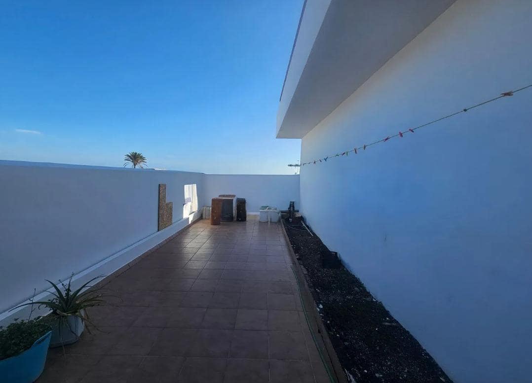 5 bedroom Villa for sale in Gran Tarajal with pool garage - € 520,000 (Ref: 9885030)