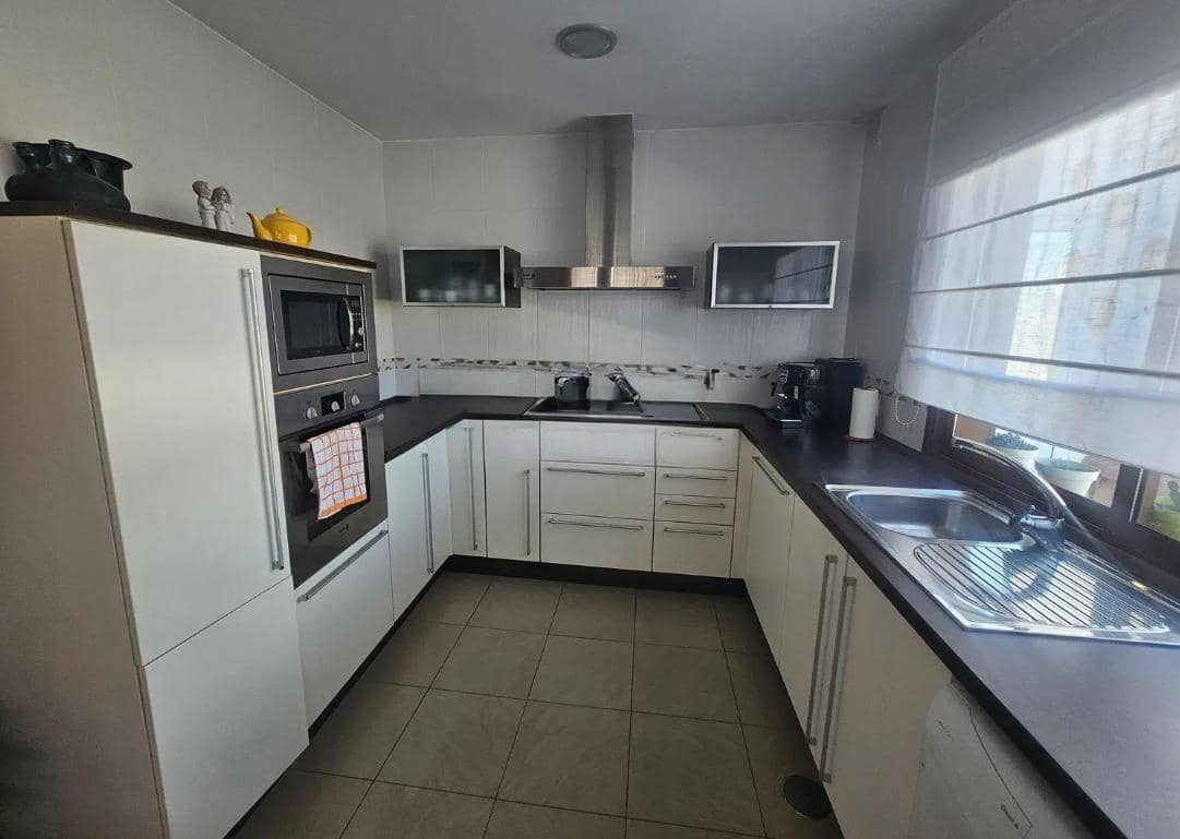 5 bedroom Villa for sale in Gran Tarajal with pool garage - € 520,000 (Ref: 9885030)