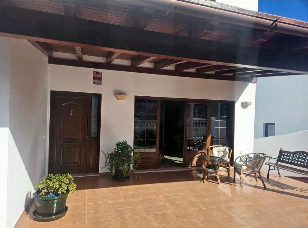 5 bedroom Villa for sale in Gran Tarajal with pool garage - € 520,000 (Ref: 9885030)