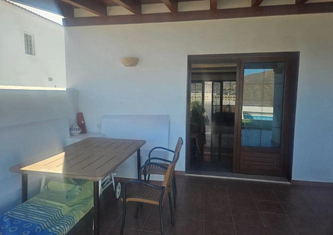 5 bedroom Villa for sale in Gran Tarajal with pool garage - € 520,000 (Ref: 9885030)