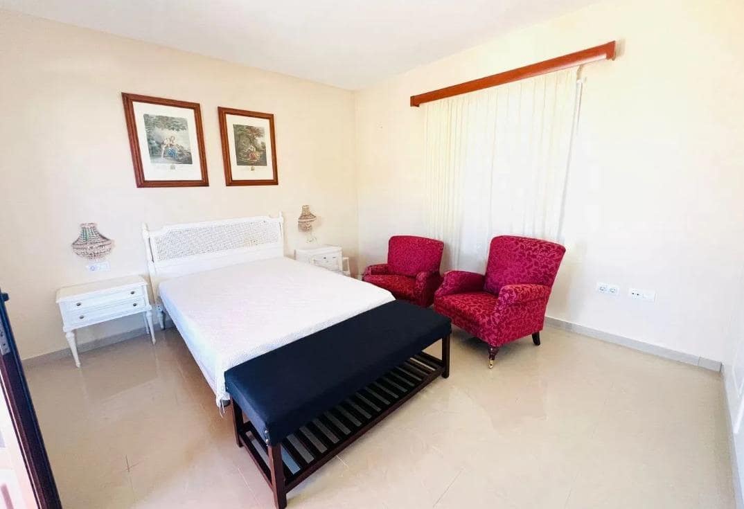 5 bedroom Villa for sale in Gran Tarajal with pool garage - € 520,000 (Ref: 9885030)