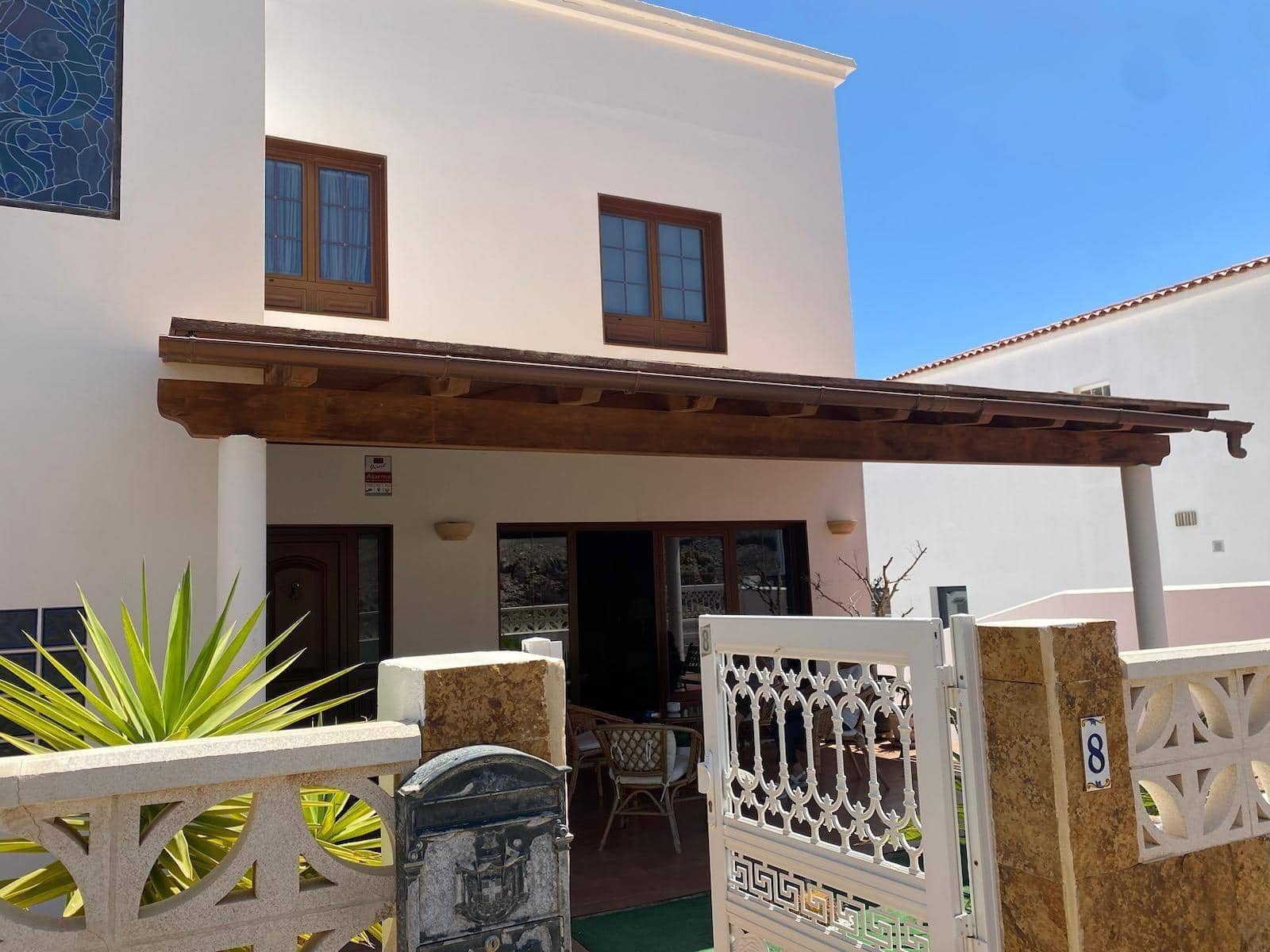 5 bedroom Villa for sale in Gran Tarajal with pool garage - € 520,000 (Ref: 9885030)
