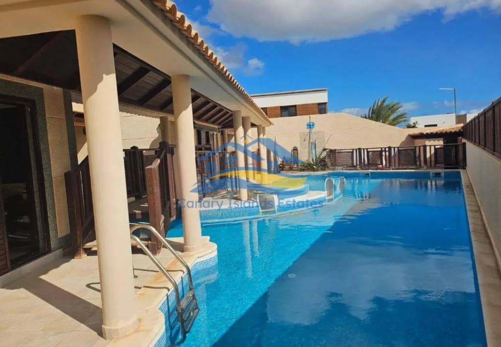 4 bedroom Villa for sale in Puerto del Rosario with pool garage - € 790,000 (Ref: 9885031)