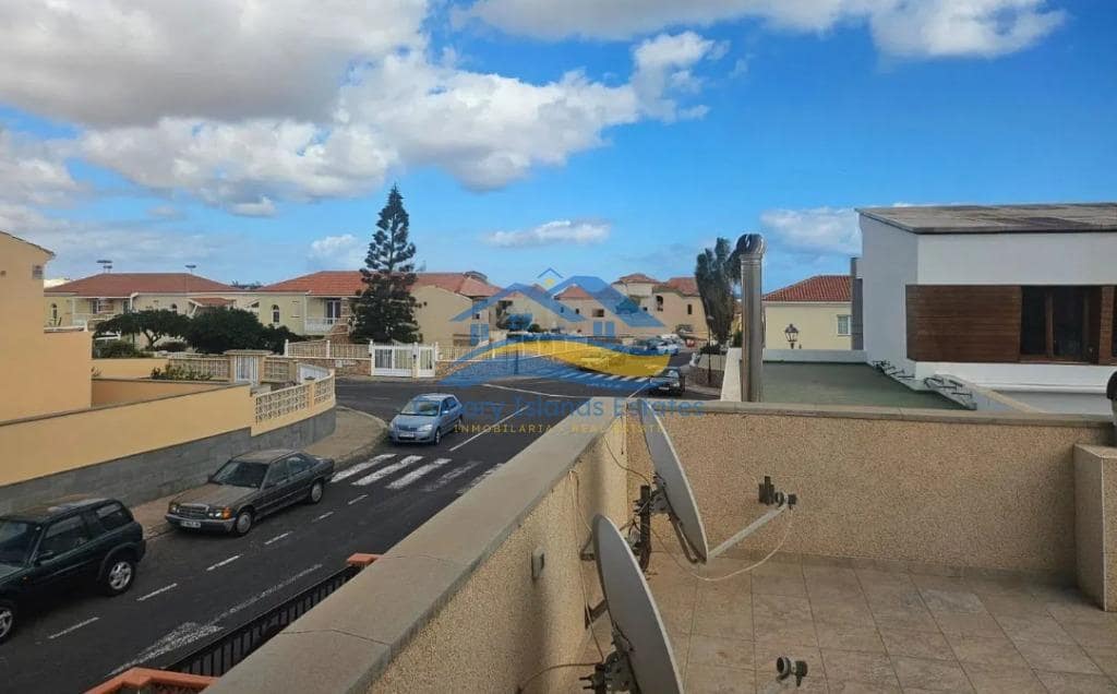 4 bedroom Villa for sale in Puerto del Rosario with pool garage - € 790,000 (Ref: 9885031)