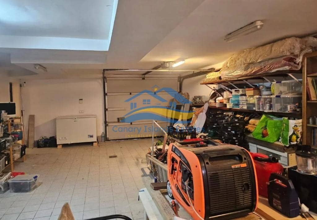 4 bedroom Villa for sale in Puerto del Rosario with pool garage - € 790,000 (Ref: 9885031)