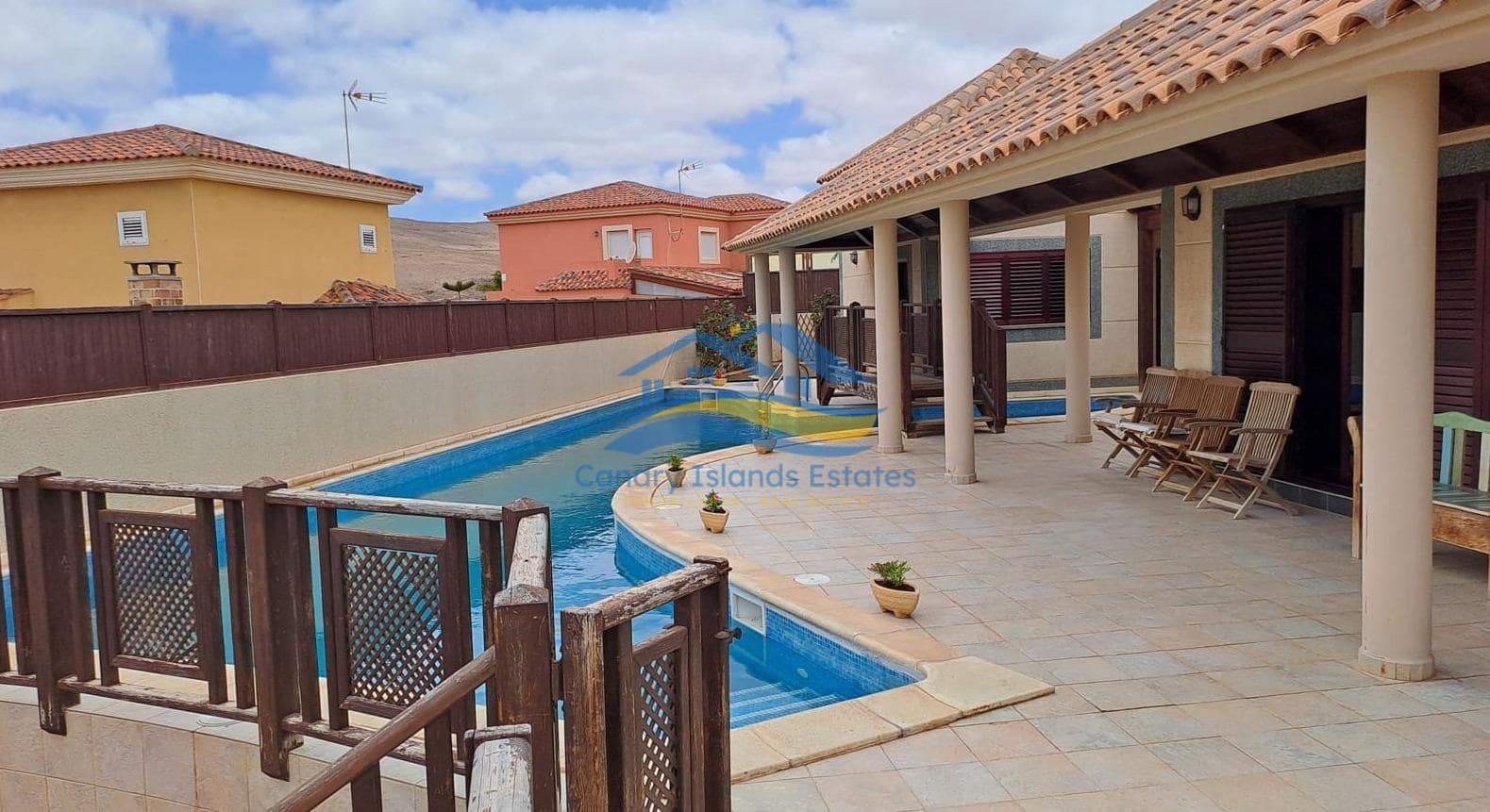 4 bedroom Villa for sale in Puerto del Rosario with pool garage - € 790,000 (Ref: 9885031)