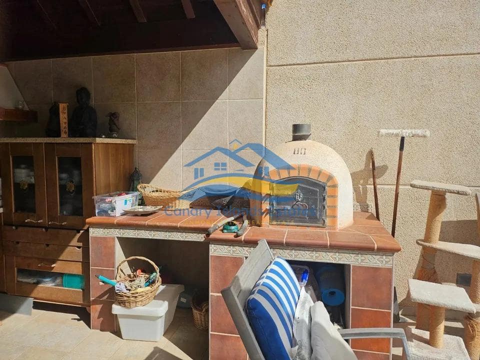 4 bedroom Villa for sale in Puerto del Rosario with pool garage - € 790,000 (Ref: 9885031)