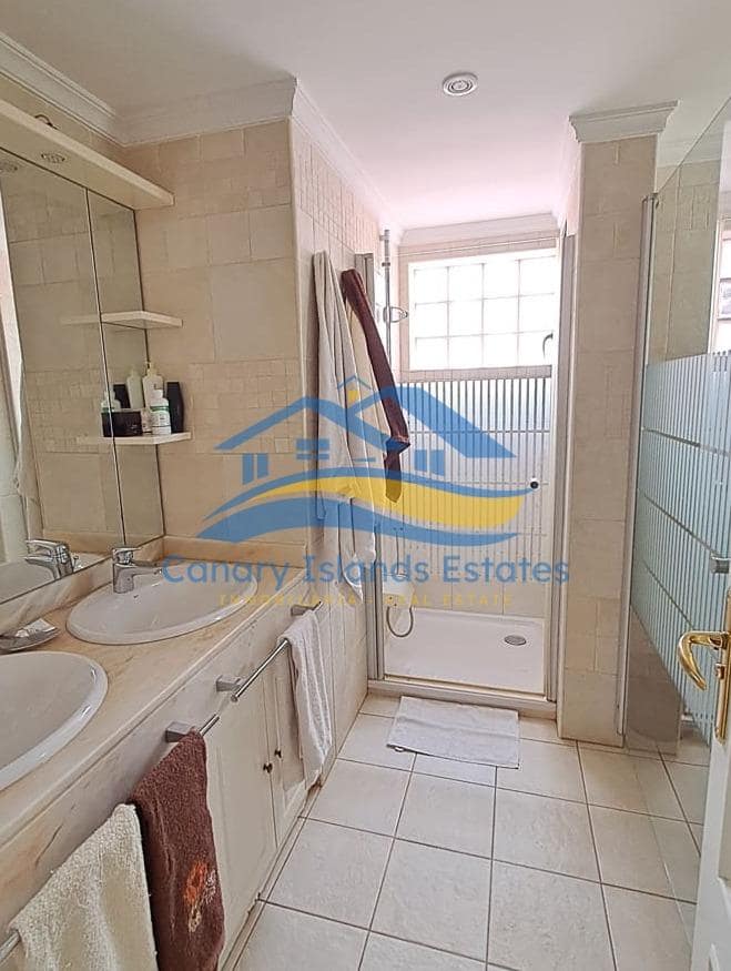 4 bedroom Villa for sale in Puerto del Rosario with pool garage - € 790,000 (Ref: 9885031)