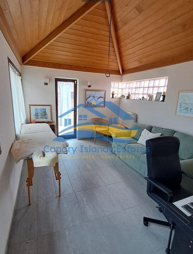 4 bedroom Villa for sale in Puerto del Rosario with pool garage - € 790,000 (Ref: 9885031)