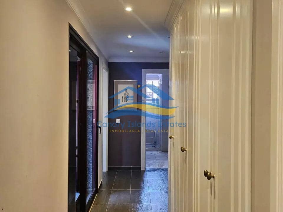 4 bedroom Villa for sale in Puerto del Rosario with pool garage - € 790,000 (Ref: 9885031)