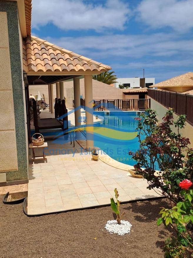 4 bedroom Villa for sale in Puerto del Rosario with pool garage - € 790,000 (Ref: 9885031)