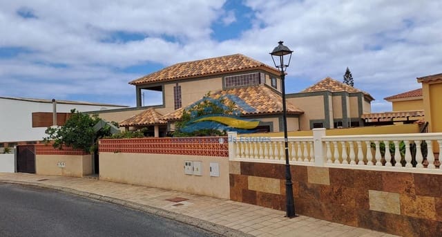 4 quarto Moradia para venda em Puerto del Rosario com piscina garagem - 790 000 € (Ref: 9885031)