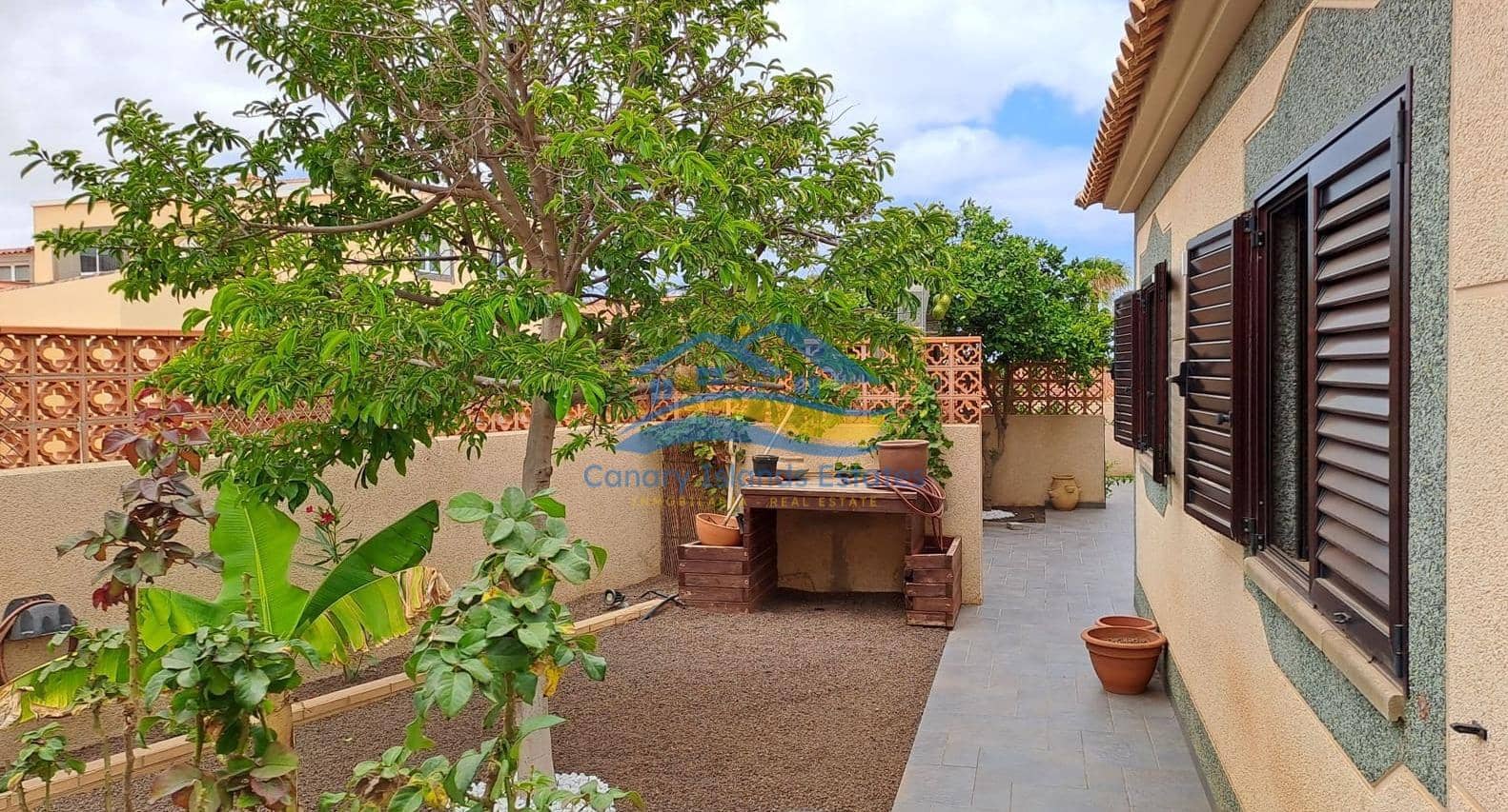 4 bedroom Villa for sale in Puerto del Rosario with pool garage - € 790,000 (Ref: 9885031)