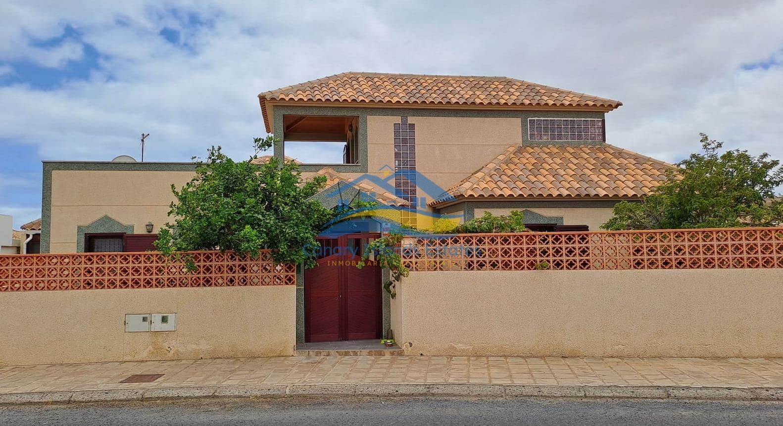 4 bedroom Villa for sale in Puerto del Rosario with pool garage - € 790,000 (Ref: 9885031)