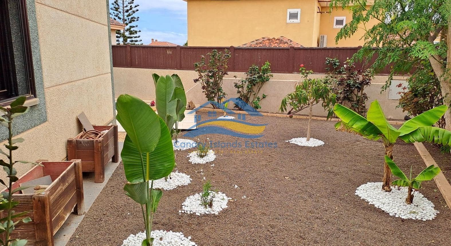 4 bedroom Villa for sale in Puerto del Rosario with pool garage - € 790,000 (Ref: 9885031)