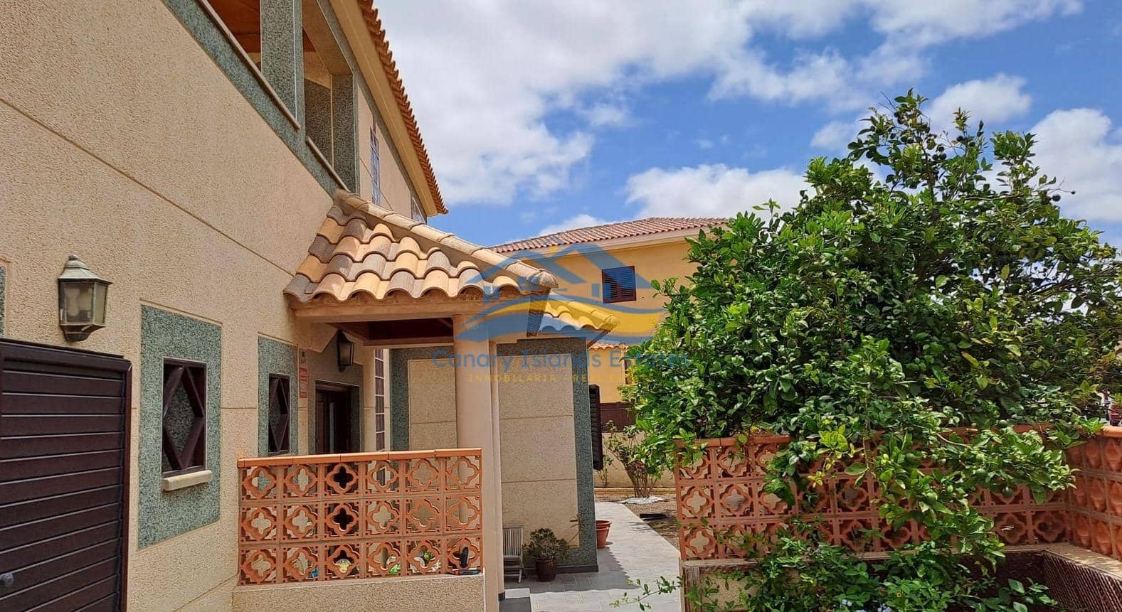 4 bedroom Villa for sale in Puerto del Rosario with pool garage - € 790,000 (Ref: 9885031)