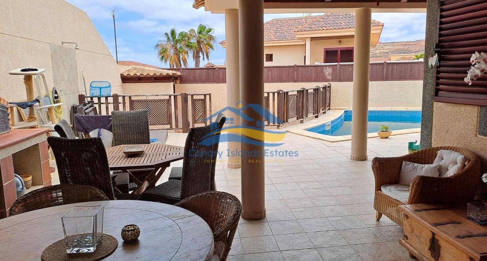 4 bedroom Villa for sale in Puerto del Rosario with pool garage - € 790,000 (Ref: 9885031)
