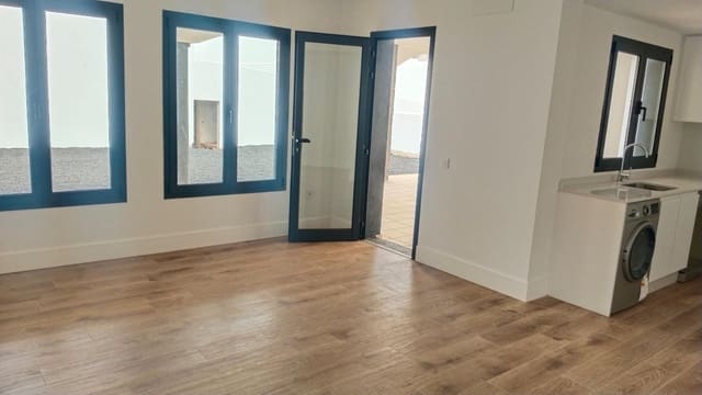 2 soveværelse Lejlighed til salg i Corralejo, La Oliva med garage - € 295.000 (Ref: 9913352)