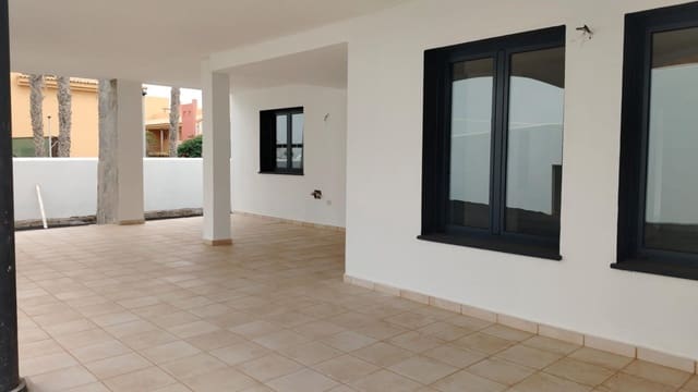 2 soveværelse Lejlighed til salg i Corralejo, La Oliva med garage - € 295.000 (Ref: 9913352)