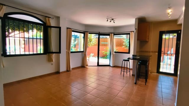 2 soveværelse Lejlighed til salg i Corralejo, La Oliva med garage - € 269.000 (Ref: 9943696)