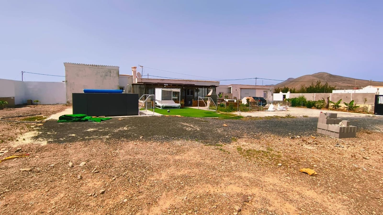 3 soverom Villa til salgs i Puerto del Rosario med svømmebasseng garasje - € 495 000 (Ref: 9970790)
