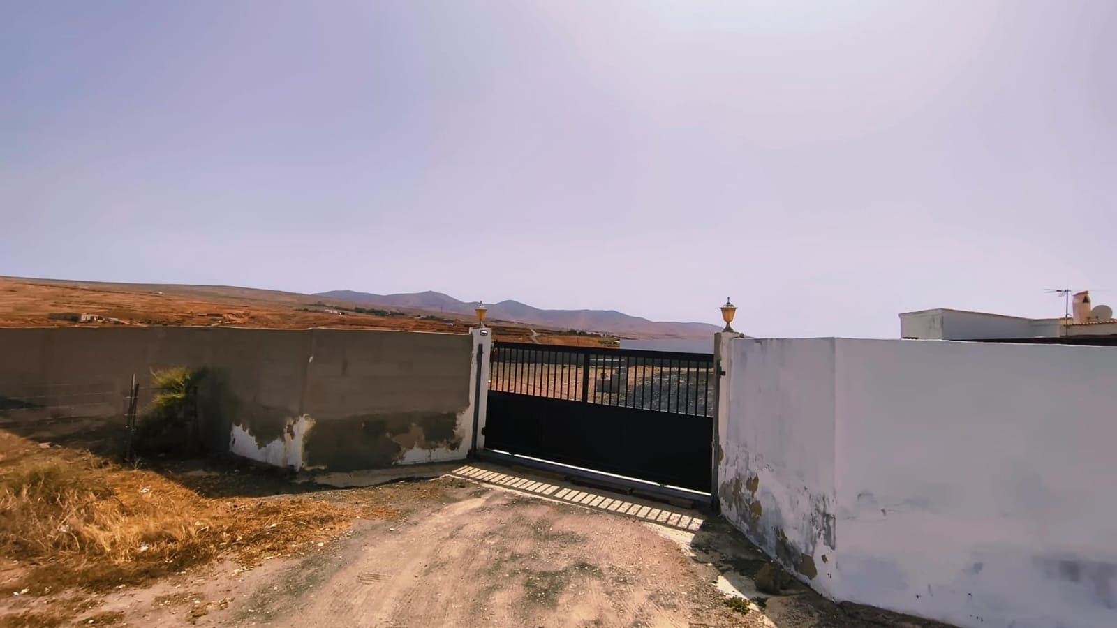 3 soverom Villa til salgs i Puerto del Rosario med svømmebasseng garasje - € 495 000 (Ref: 9970790)