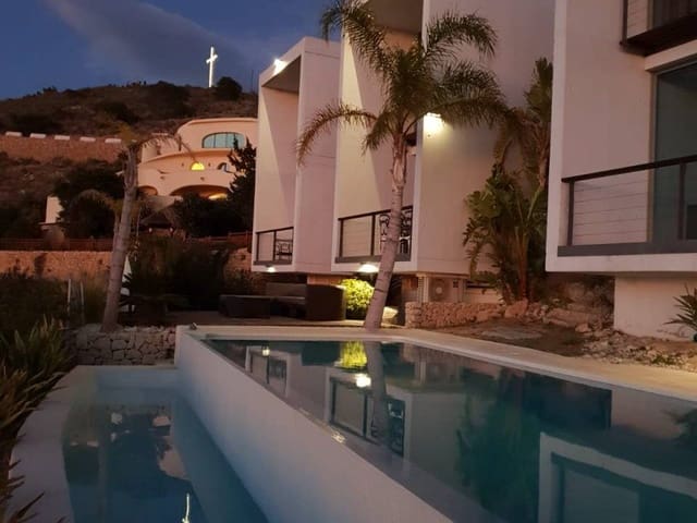 4 sypialnia Willa na sprzedaż w Benidorm z basenem garażem - 4 500 000 € (Ref: 8433035)