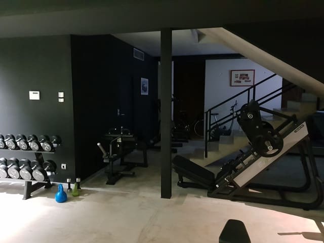 4 sypialnia Willa na sprzedaż w Benidorm z basenem garażem - 4 500 000 € (Ref: 8433035)